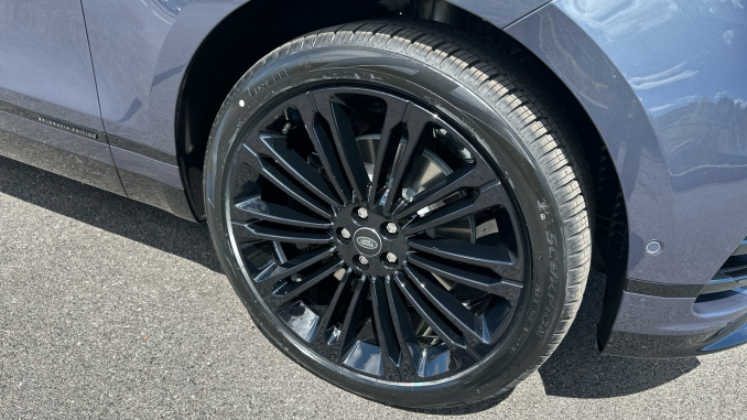 Land Rover Range Rover Velar 3.0 D300 MHEV Belgravia Edition 5dr Auto Diesel Estate - Image 21